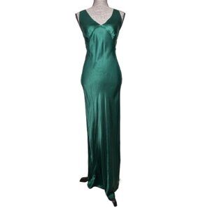 Rumored‎ Green Sleeveless V-Neck Gown